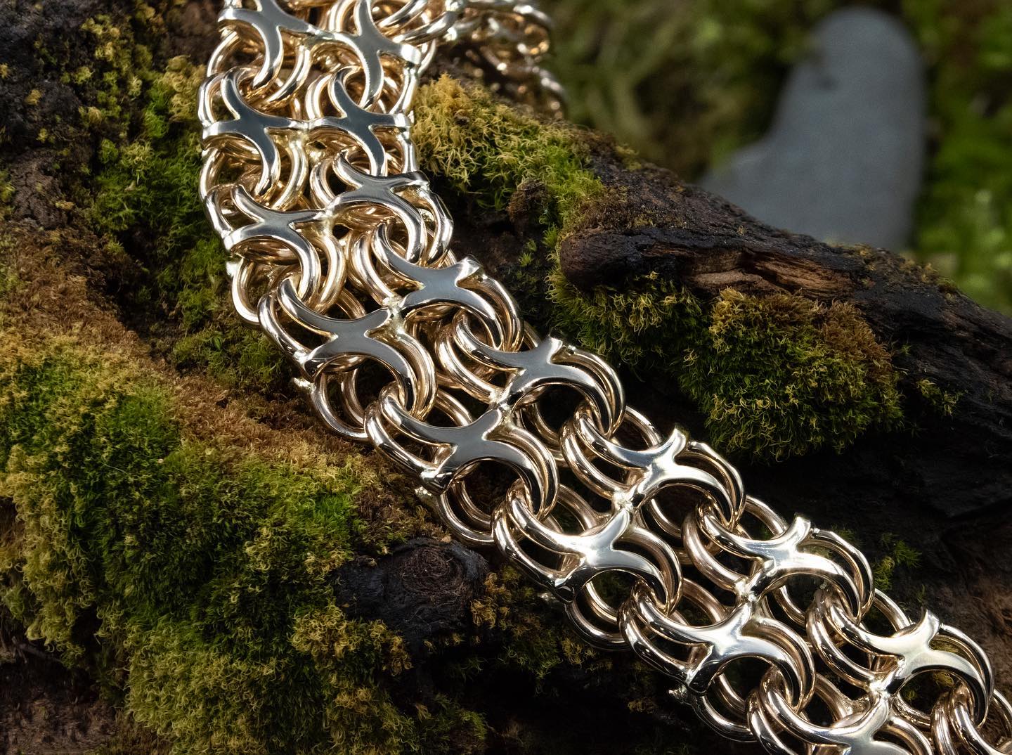 Pierścionek z kamieniem kolorowym